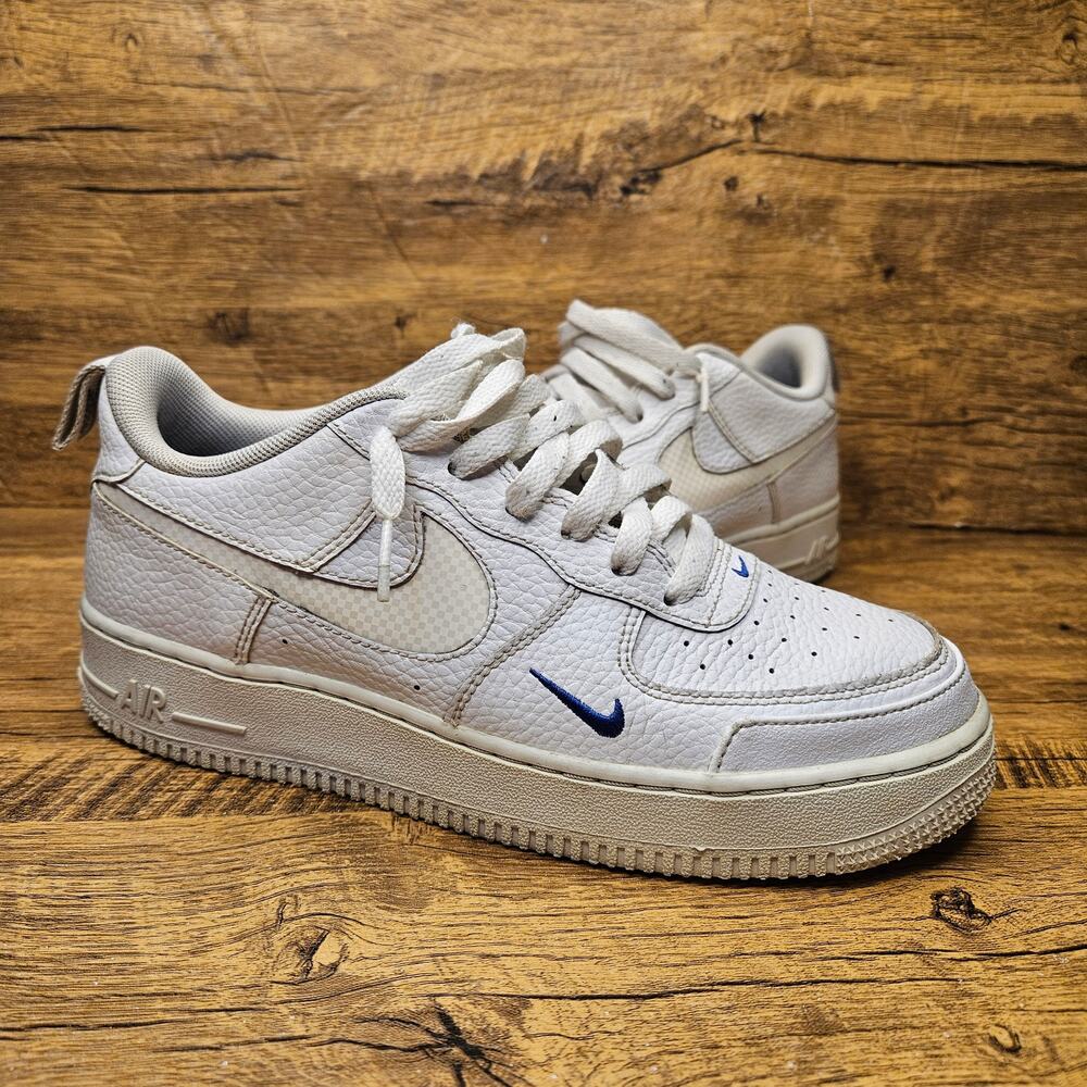 Nike Air Force 1 '07 Reflective swoosh white sneakers size 6.5 youth